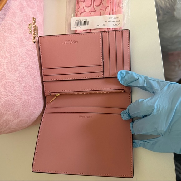 Coach Powder Pink Laurel bag, matching wallet, passport holder, bandeau set! - Picture 3 of 10